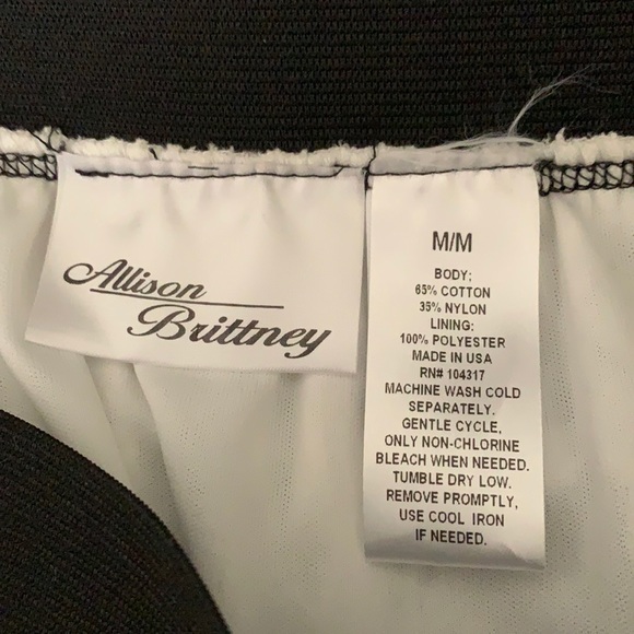 Allison Brittney Lace Skirt size medium Pre Owned - Picture 3 of 3